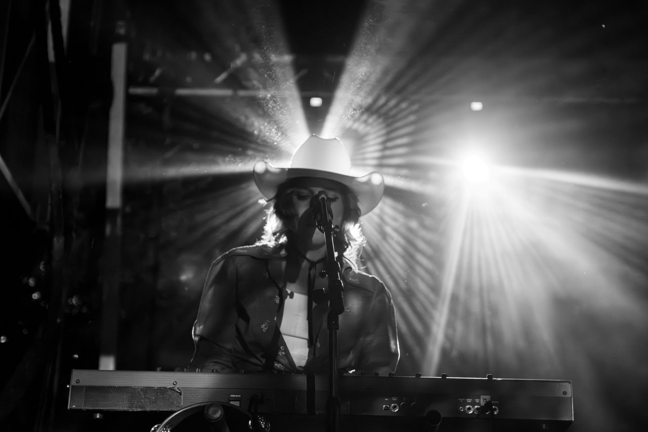 2025-09-27_Levitation_La-Femme_Dina-3.jpg