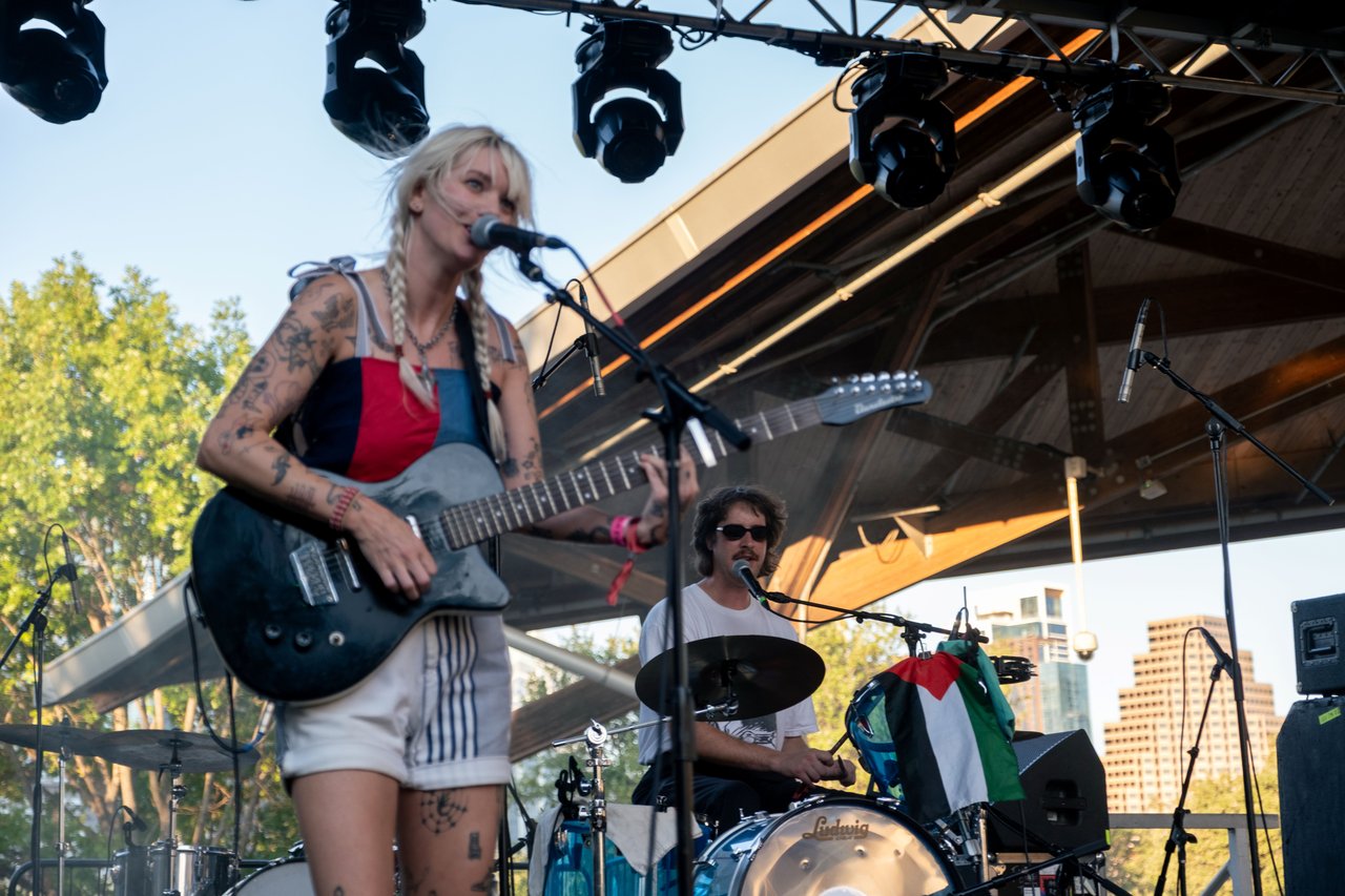 2025-09-28_Levitation_Being-Dead_Dina-4.jpg